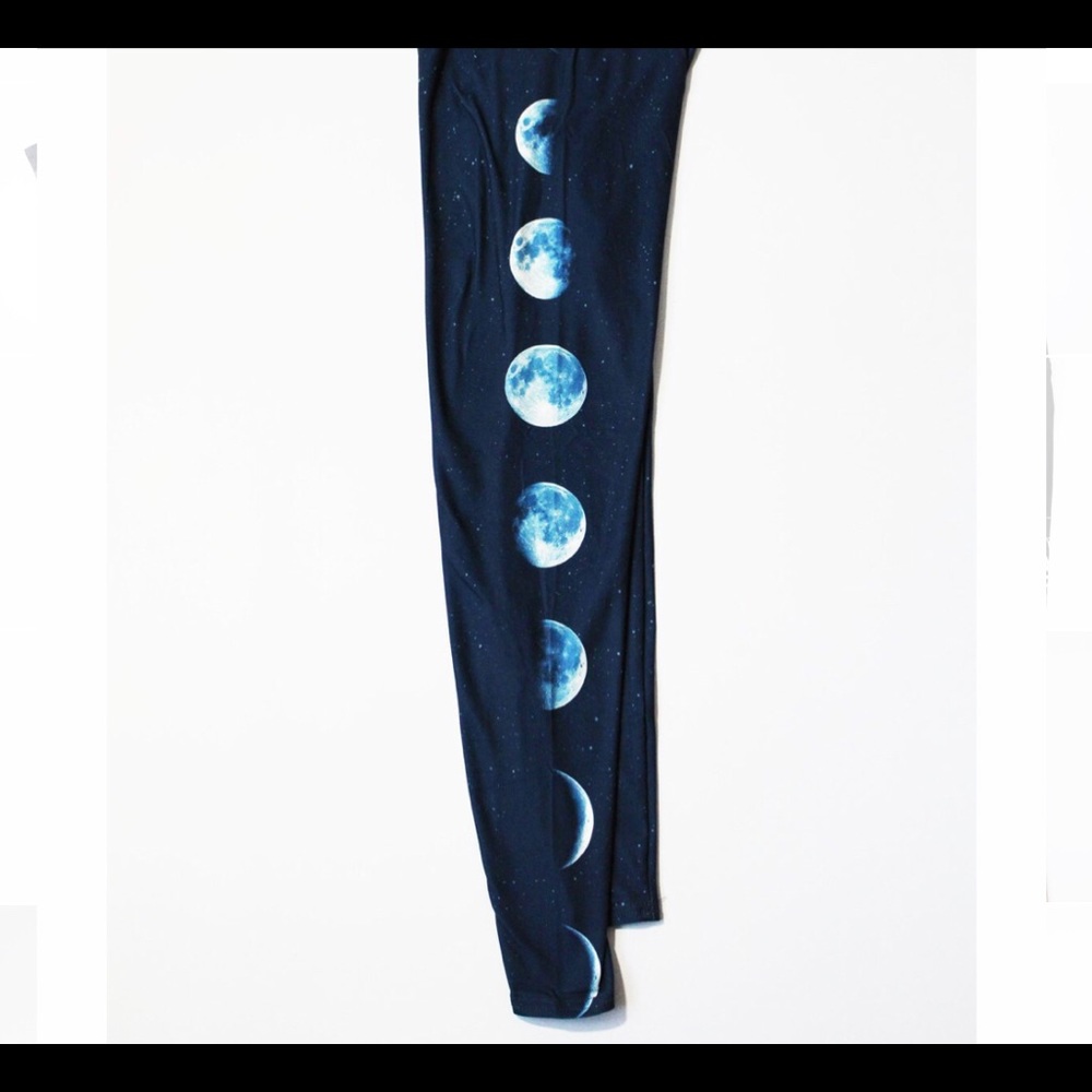 🆕❤️❤️WHIMSIES Full length Moon leggings